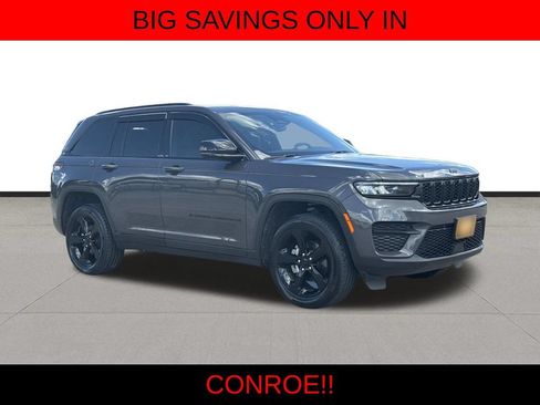 Used 2024 Jeep Grand Cherokee Altitude RWD image 3