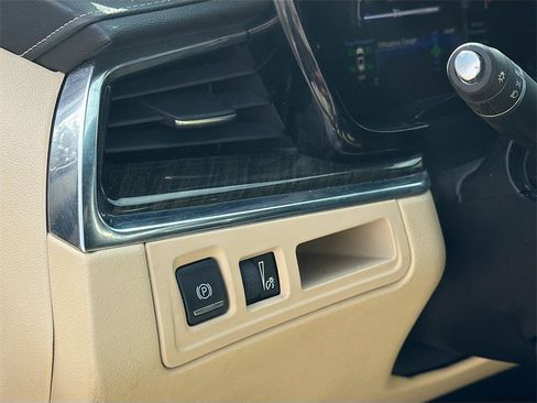 Used 2019 Cadillac XT5 FWD image 10