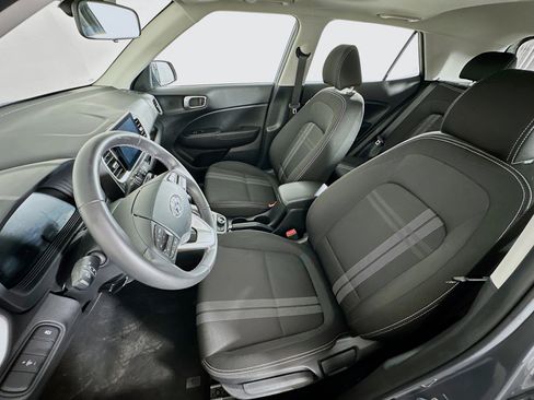 Used 2025 Hyundai Venue SEL image 13