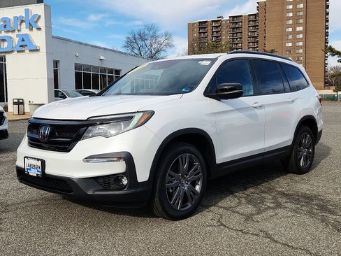 Used 2022 Honda Pilot Sport image 1