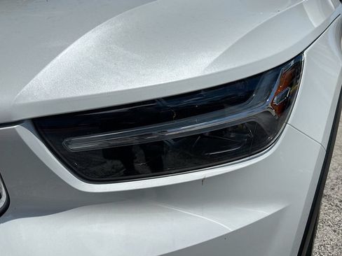 Used 2021 Volvo XC40 T4 Momentum w/ Premium Package FWD image 34