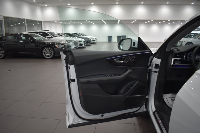 Used 2023 Audi Q8 Premium Plus AWD/4WD image 9