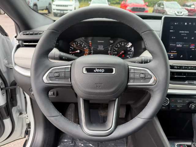 Used 2024 Jeep Compass Limited AWD/4WD image 12