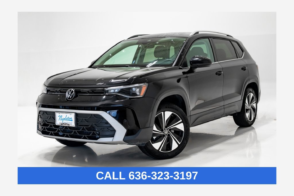 Used 2025 Volkswagen Taos SE AWD/4WD image 1