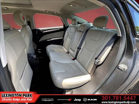 Used 2016 Ford Fusion Titanium AWD/4WD image 19