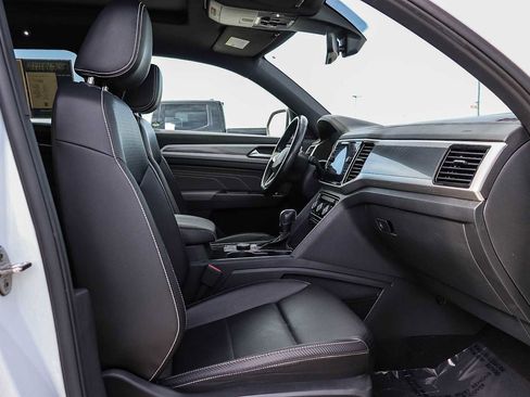 Used 2022 Volkswagen Atlas Cross Sport SEL R-Line image 17