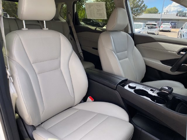 Used 2024 Nissan Rogue SV w/ SV Premium Package AWD/4WD image 9