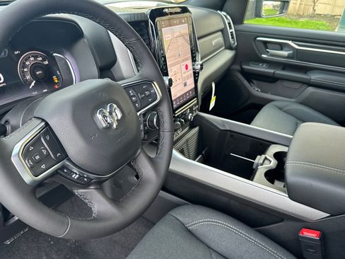 New 2026 RAM 1500 4x4 Crew Cab image 9