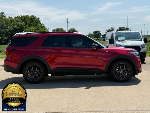 Used 2025 Ford Explorer ST-Line w/ Premium Package AWD/4WD image 4