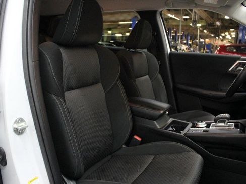 Used 2022 Mitsubishi Outlander ES image 24