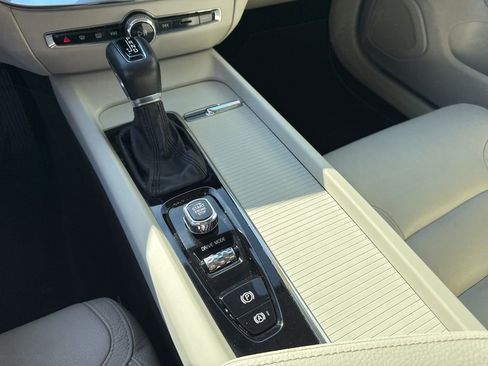 Used 2020 Volvo V60 T5 Cross Country image 26