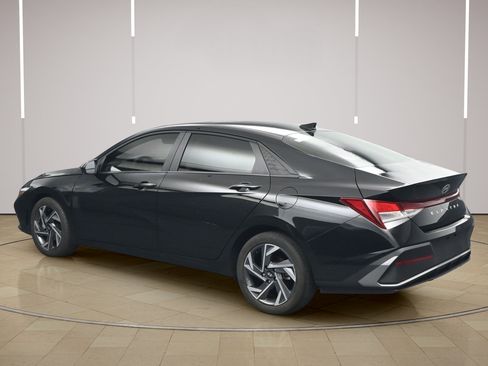 Used 2025 Hyundai Elantra Sport FWD image 5