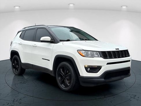 Used 2018 Jeep Compass Latitude w/ Popular Equipment Group AWD/4WD image 1
