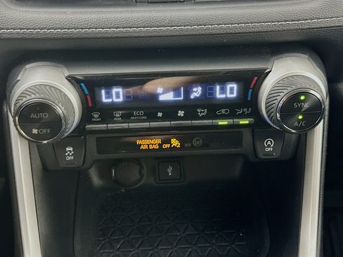 Used 2020 Toyota RAV4 XLE FWD image 23
