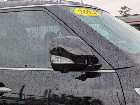 Used 2024 Nissan Armada SL w/ Midnight Edition Package image 12