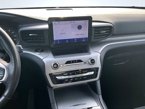 Used 2023 Ford Explorer XLT image 11