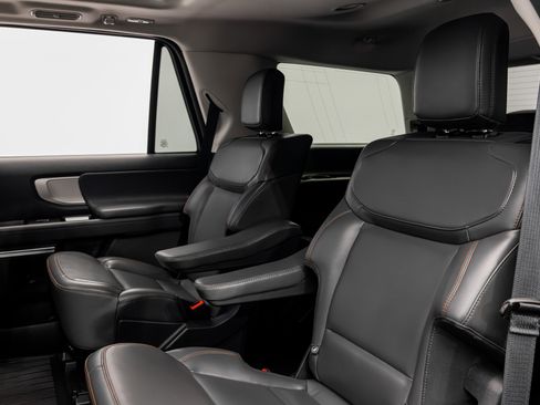 Used 2025 Ford Expedition Active AWD/4WD image 33