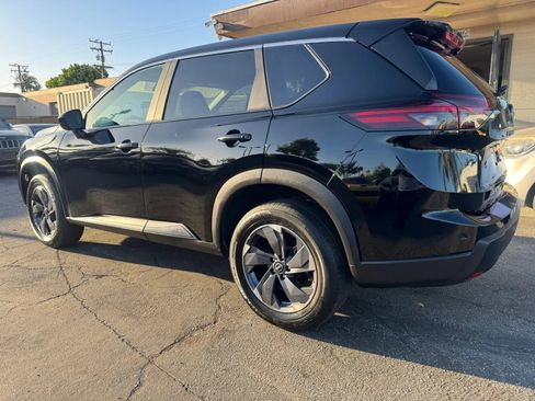 Used 2025 Nissan Rogue SV FWD image 4