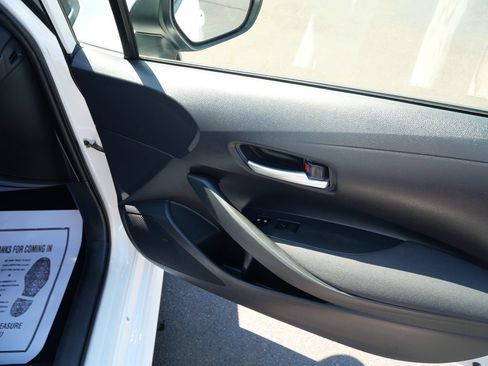 Used 2020 Toyota Corolla LE FWD image 20