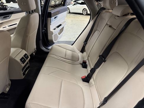 Used 2020 Jaguar XF Premium image 43