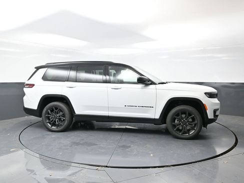 New 2025 Jeep Grand Cherokee L Limited w/ Trailer Tow Package image 4