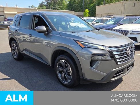 Used 2025 Nissan Rogue SV FWD image 8