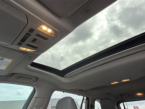 Used 2024 Toyota Highlander XLE image 12