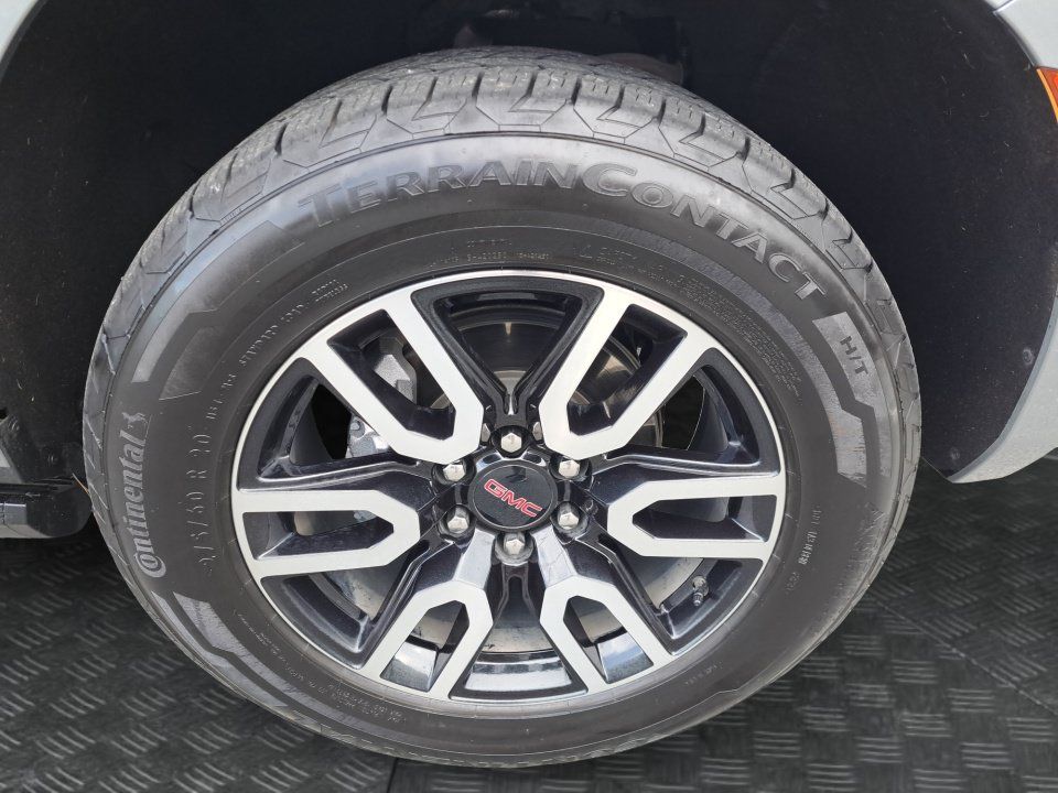 Used 2023 GMC Yukon AT4 w/ Technology Package AWD/4WD image 17