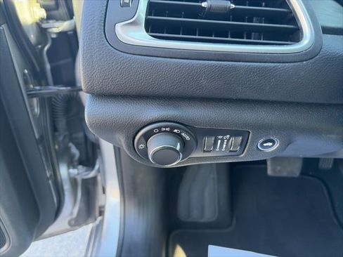 Used 2017 Chrysler 200 Limited Platinum image 19