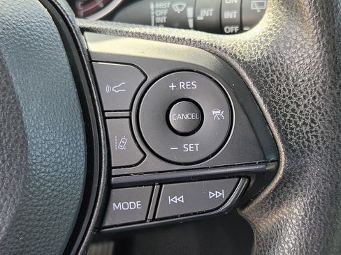 Used 2025 Toyota RAV4 XLE FWD image 23