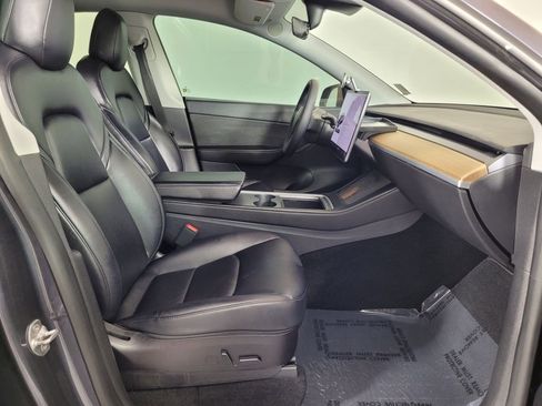Used 2021 Tesla Model Y Long Range image 16