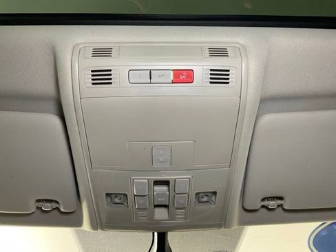 Used 2020 Volkswagen Tiguan SE w/ Panoramic Sunroof Package image 22