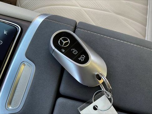 Used 2022 Mercedes-Benz EQS 580 4MATIC Sedan image 35