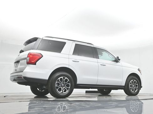Certified 2024 Ford Expedition XLT RWD image 56