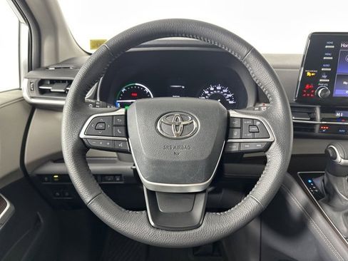 Used 2023 Toyota Sienna XLE image 14