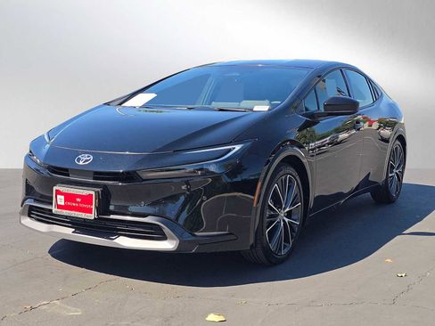 Used 2025 Toyota Prius XLE image 7