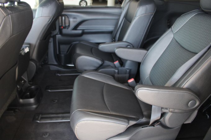 New 2026 Toyota Sienna XLE Woodland Edition AWD/4WD image 14