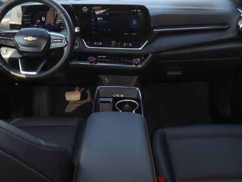 Used 2025 Chevrolet Equinox LT w/ Convenience Package II FWD image 9