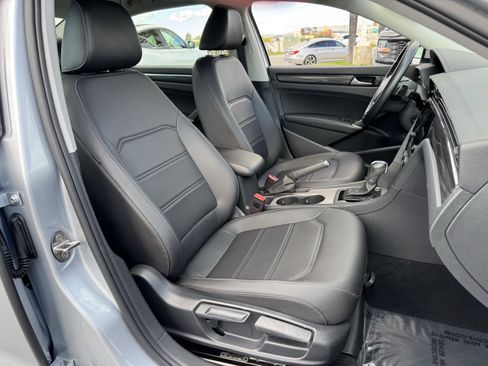 Used 2020 Volkswagen Passat 2.0T R-Line image 35
