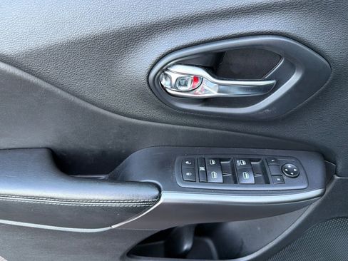 Used 2020 Jeep Cherokee Latitude image 11