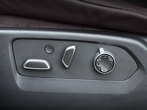 Used 2023 Cadillac Escalade Sport Platinum w/ LPO, ONYX Package image 28