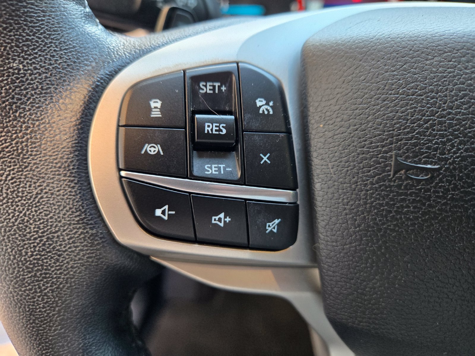 Used 2020 Ford Explorer XLT w/ Equipment Group 202A RWD image 12