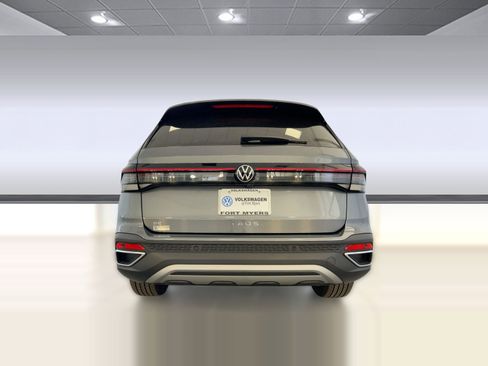 New 2026 Volkswagen Taos SE image 10