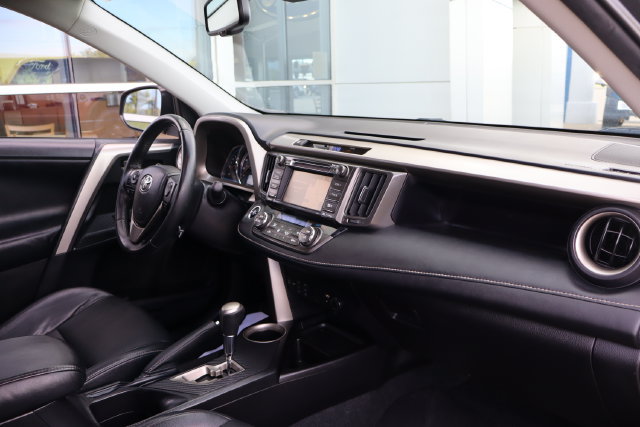 Used 2014 Toyota RAV4 Limited w/ Technology Package AWD/4WD image 38