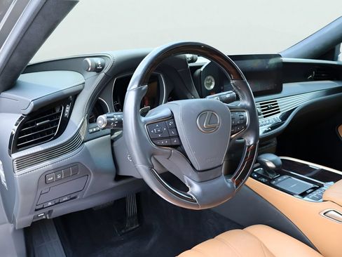 Used 2022 Lexus LS 500 AWD w/ Luxury Package image 18