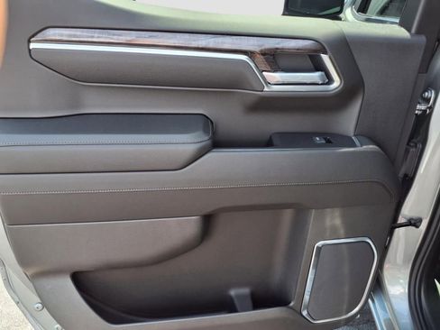 Used 2025 Chevrolet Silverado 1500 LTZ image 9