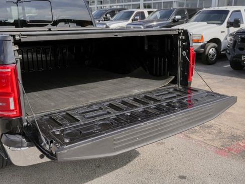 Used 2015 Ford F150 Lariat image 12