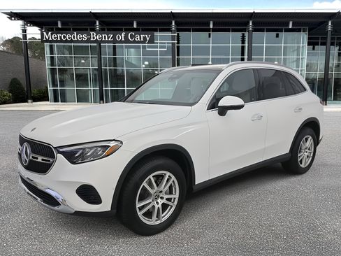 Used 2025 Mercedes-Benz GLC 300 image 1