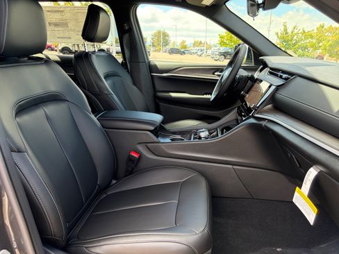 New 2026 Jeep Grand Cherokee L Limited AWD/4WD image 32