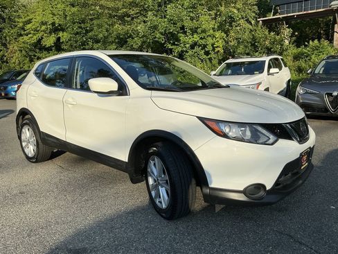 Used 2019 Nissan Rogue Sport S w/ Appearance Package AWD/4WD image 4
